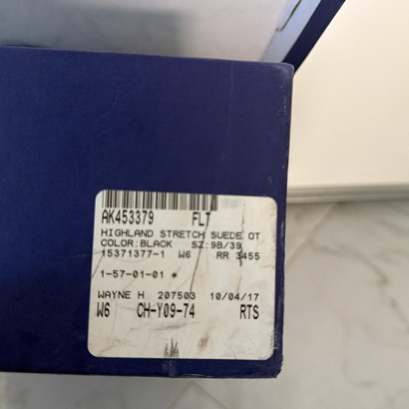 STUART WEITZMAN Suede over the knee and thigh boots - Picture 5 of 9